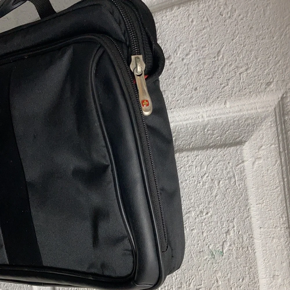 Swiss Gear Authentic Black Leather Laptop Bag Carring Case Work School 2 Pocket